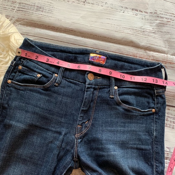 Mother Jeans The Looker Ankle Fray in Girl Crush - Picture 12 of 14